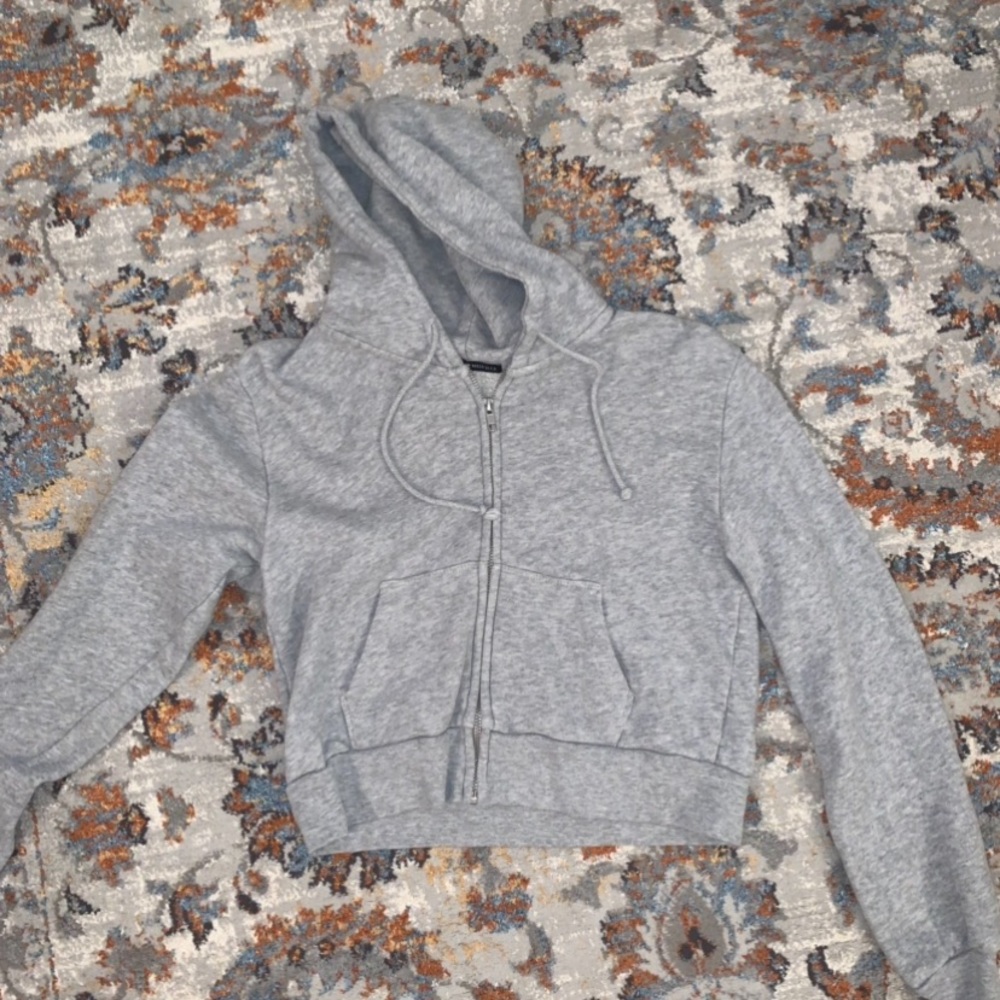 Brandy Melville Grey Cropped Sweatshirt
